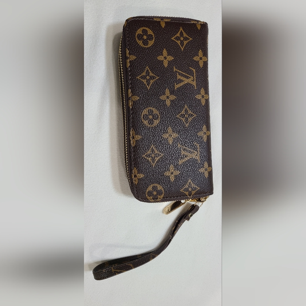 LV Wallet - Brown, double zipper NWOT